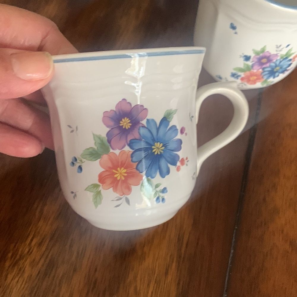 Vintage from the 1980’sJMP marketing vintage set 4 cups creamer cup preloved ❤️